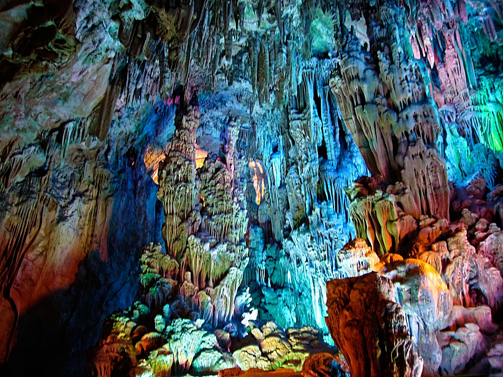 ถ้ำขลุ่ยอ้อ (Reed Flute Cave)
