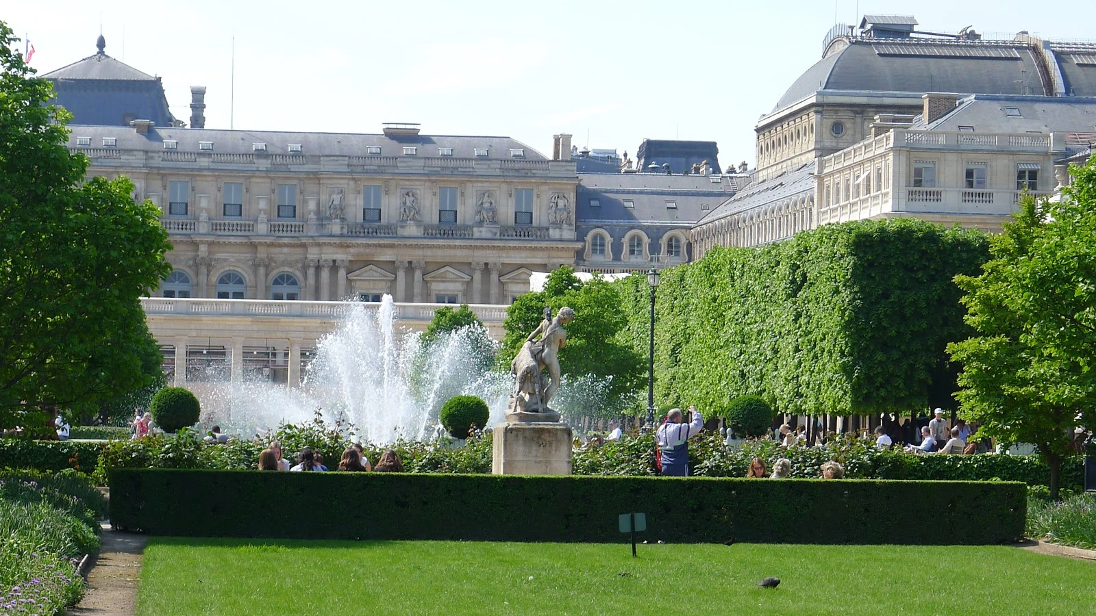 ค้นพบความสงบที่ Jardin du Palais Royal