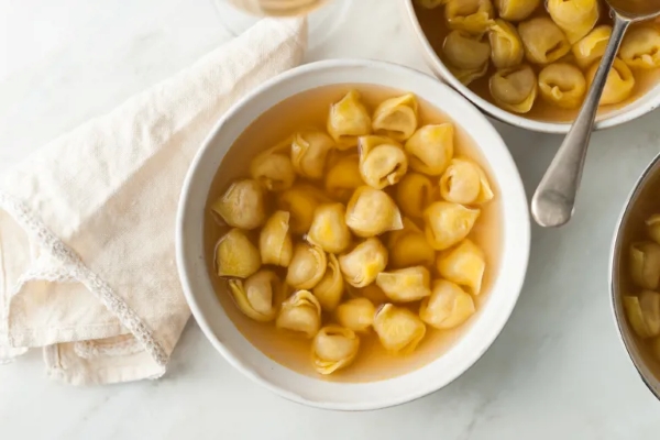 Tortellini in brodo